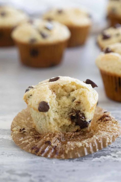 A buttery, moist muffin, studded with chocolate chips, these Sour Cream Muffins with Chocolate Chips are the perfect breakfast treat! Easy Camping Food Ideas, Easy Camping Food, Sour Cream Muffins, Camping Food Ideas, Bakery Style Muffins, Moist Muffins, Easy Camping Meals, Sugary Food, Easy Camping