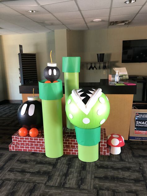 Super Mario World Decorations, Super Mario Office Decorations, Mario Party Decorations Ideas, Mario Office Decorations, Mario Float Ideas, Mario Bros Decor, Nintendo Party Decorations, Mario Vbs Decorations, Vbs Twists And Turns Decorations