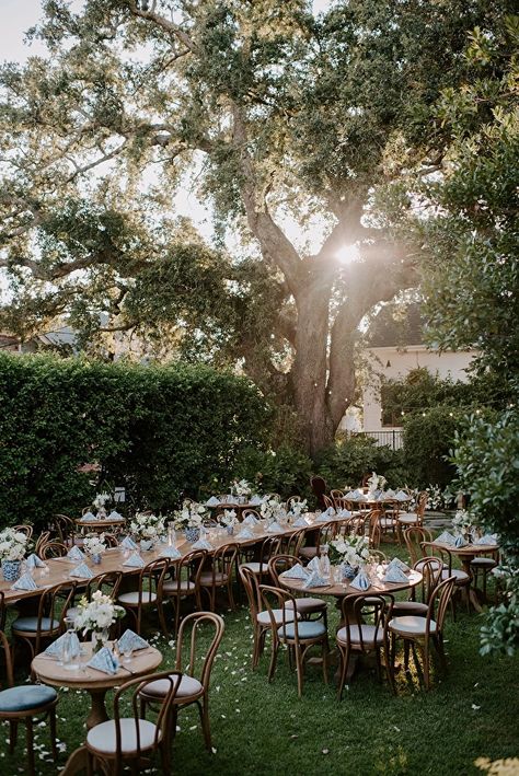 A wedding that felt like home in the heart of historic New Orleans Nola Wedding Venues, Wedding Venues New Orleans, Felt Mansion Wedding, Il Mercato New Orleans Wedding, White Rose Centerpieces, New Orleans Wedding Venues, Table Assignments, Table Runner Diy, Rustic Elegant Wedding