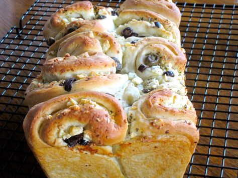 Olive Cheese Pull Apart Bread, Rhodes Rolls Recipes, Cheese Pull Apart, Olive Bread, Pull Apart Bread, Monkey Bread, Bread Machine, Pull Apart, Fine Food