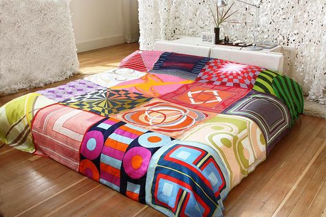 Ouno Design vintage scarf quilt.    This would be a great DIY project with scarves from the GoodWill. Vintage Silk Scarf, Vintage Scarf, My New Room, Silk Scarves, Modern Quilts, Quilt Inspiration, Vintage Silk, Art Quilts, Patchwork Quilts