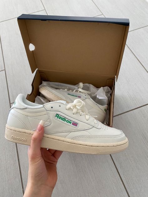 Sneakers Fashion Summer, Reebok Club C 85 Outfit, Summer Vintage Aesthetic, Reebok Club C 85 Vintage, Club C 85 Vintage, Reebok Club C 85, Club C 85, Shoe Wishlist, Summer Shoe