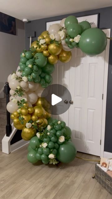 SweetDecor LLC. on Instagram: "So simple yet such an elegant look for a beautiful mom to be!! 😍💕

This was an at home “sprinkle” which was just intimate and beautiful! So happy we were able to create this for our friend!! This could be used for any occasion! Book yours now!!!! 💗💗

#babyshower #baby #genderneutral #elegant #balloons #balloongarland #gold #balloondecor #decor #circlebackdrop" Simple Balloon Decorations At Home, Simple Balloon Decoration, Link Balloons, Balloon Crafts, Happy We, Balloon Columns, Gold Balloons, Family Reunion, Balloon Garland