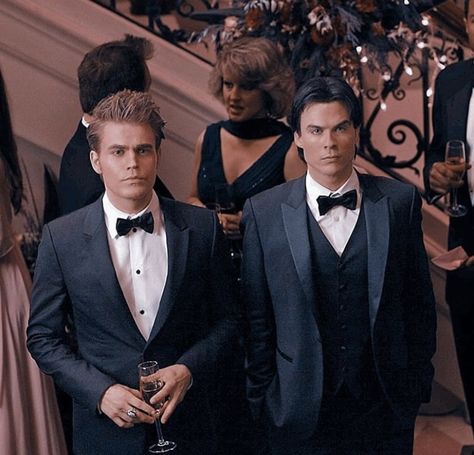 Damon And Stefan Salvatore, Salvatore Brothers, The Salvatore Brothers, Vampire Shows, The Vampire Diaries Characters, Damon Salvatore Vampire Diaries, Vampier Diaries, The Vampire Diaries 3, Damon And Stefan