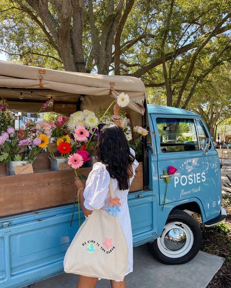 Coconut Girl Summer Aesthetic, Posies Flowers, Florida Vision Board, Summer In Florida, Flower Truck Photoshoot, Florida Aesthetic Pictures, Flower Truck Pictures, Florida Lifestyle Aesthetic, Tampa Aesthetic