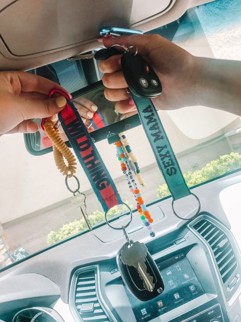 Vsco Keychain, Lanyard Aesthetic, Car Keychain Ideas, Preppy Car, Car Things, Girly Car Accessories, Car Deco, Keychain Ideas, Car Accessories For Girls