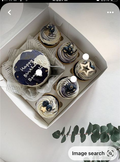 Cute Bento Cake For Boyfriend, Mini Cake Box Ideas, Mini Cake For Boyfriend, Bento Cake Design For Boyfriend Birthday, Bento Cake And Cupcakes Design, Bento Cake For Boyfriend Birthday, Birthday Cupcakes Ideas For Boyfriend, Cute Cake Designs For Boyfriend, Bento Cake With Cupcakes Set