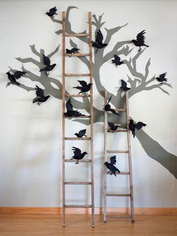 Raven Tree Halloween Interior Decorations, Creative Halloween Decorations, Spooky Trees, Easy Halloween Decorations, Adornos Halloween, Fall Mantel Decorations, Fall Mantel, Halloween Displays, Halloween Decorations Indoor