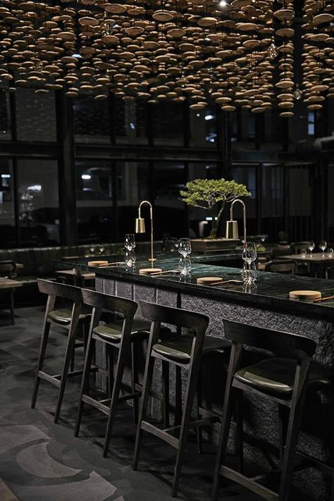 Tristan du Plessis blends Japanese and South African design influences at Cape Town's FYN Black And Grey Restaurant Interior, Dark Restaurant Interior, Dark Restaurant Aesthetic, Elegant Restaurant Interior Design, Dark Restaurant, Town Wallpaper, Black Restaurant, South African Design, Elegant Restaurants