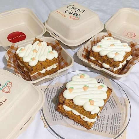 Tres Leches Cake Packaging Ideas, Banana Cake Packaging, Lunchbox Cake, Mini Carrot Cake, Bake Sale Packaging, Vendor Booth, Cake Packaging, Cake Business, Tres Leches