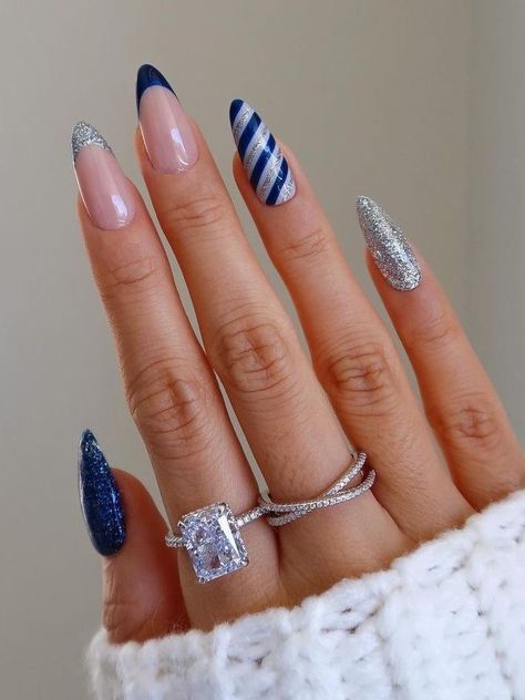 January Nail Designs, Blue Christmas Nails, Xmas Nail Designs, Nail Art Noel, Blue Gel Nails, Dark Blue Nails, Christmas Gel, January Nails, Winter Nails Acrylic