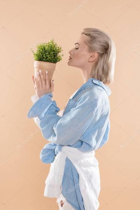 Photography With Plants, Profile Of Woman, Blue Spring Flowers, Simple Illustrations, Eco Clothing, Studio Green, Plant Images, Plant Photography, Female Profile