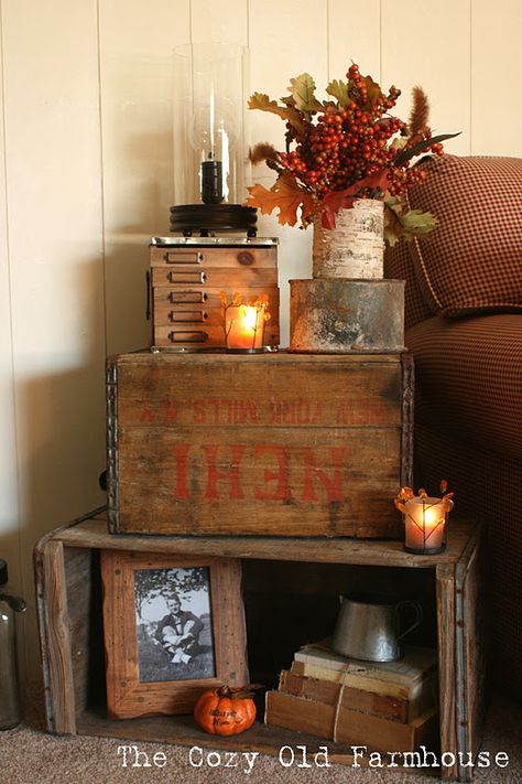 12 Upcycled Crate ideas | Recyclart http://www.recyclart.org/2014/06/12-upcycled-crate-ideas/ Old Wooden Crates, Old Crates, Crate Ideas, Prim Decor, Deco Boheme, Primitive Home, Old Farmhouse, Wood Crates, Wooden Crates