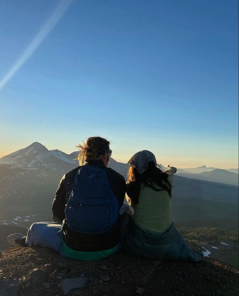 Couples Hike Aesthetic, Mountain Date Aesthetic, Mountain Hiking Aesthetic Couple, Granola Relationship Aesthetic, Hiking Date Aesthetic, Adventure Couple Aesthetic, Couple Nature Aesthetic, Hiking Couple Aesthetic, Hiking Couple Pictures