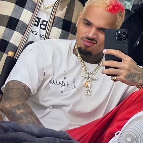 Chris Brown Pfp, Chris Brown Drawing, Chris Brown Aesthetic, Chris Brown Hair, Chris Brown Funny, My Man My Man, Chris Brown Photos, Chris Brown Photoshoot, Look Hip Hop