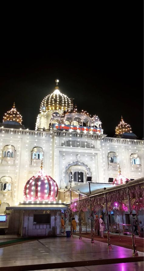 Gurudwara Bangla Sahib decorated for occasion of Parkash Purab SHRI GURU HARIKRISHAN SAHIB On 26/7/19 Bangla Sahib Gurudwara Night, Bangla Sahib Gurudwara Snap, Gurudwara Snapchat Stories, Gurudwara Snap, Bangla Sahib, Snap Streaks, Panther Art, Happy New Year Background, Black Panther Art