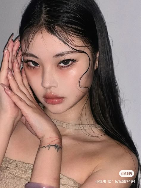 Makeup Look Asian, Wet Makeup Look, Wet Makeup, Wide Set Eyes, Under Eye Makeup, Doll Eye Makeup, Selfie Inspo, Fotos Aesthetic, Swag Makeup