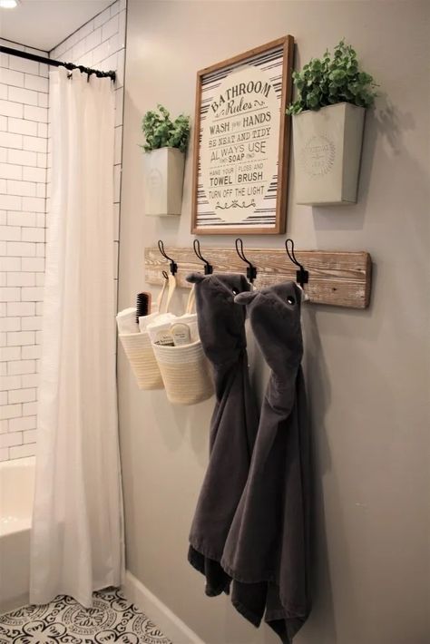 Small Bathroom On A Budget, Ideas For A Small Bathroom, Ideas For Bathrooms, Bathroom On A Budget, Tiny Bath, Simple Bathroom Designs, Bathroom Towel Decor, Design Hacks, Restroom Decor