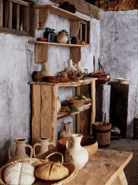 Roman kitchen, reconstruction based on finds from 1 Poultry, Londinium. Museum of London. Roman Kitchen, Ancient Roman Food, Ancient Roman Houses, Imperiul Roman, Roman House, Roman Villa, Roman Britain, Roman Era, Rome Antique