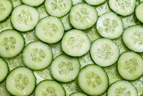 Cucumber Nutrition, 50 Calorie Snacks, Cucumber Water Benefits, Cucumber Infused Water, Zero Carb Foods, Benefits Of Drinking Water, Cucumber Canning, Reading Food Labels, Water Benefits