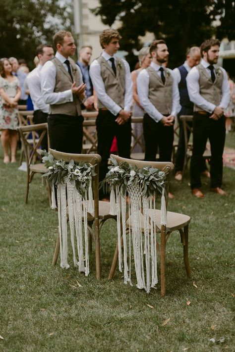 Outdoor Boho Wedding, Wedding Chair Decor, Festoon Lights Outdoor, Macrame Wedding Decor, Minimalist Dekor, Macrame Chairs, Macrame Wedding Backdrop, Romantic Outdoor Wedding, Wedding Chair Decorations