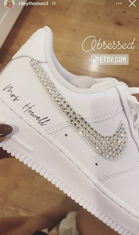 Wedding Sneakers, Dream Wedding Ideas Dresses, Future Wedding Plans, Cute Wedding Ideas, Wedding Goals, Vegas Wedding, Wedding Mood, Here Comes The Bride, Bridal Outfits