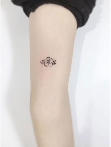 Tattoo Ideas Female That Have Meaning, Small Tattoos Hibiscus, Simple Hawaiian Flower Tattoo, Tiny Hibiscus Flower Tattoo, Small Hibiscus Flower Tattoo Simple, Tiny Hibiscus Tattoo, Hibiscus Tattoo Simple, Small Hawaiian Flower Tattoos, Hawaiian Hibiscus Tattoo