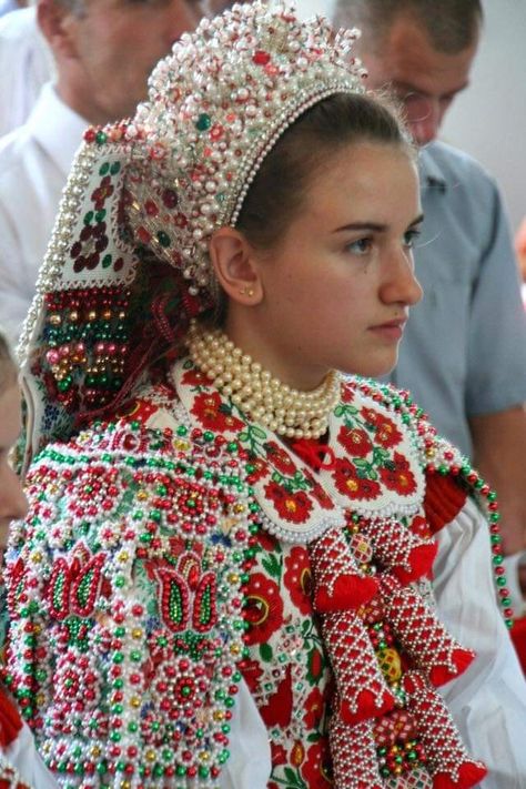 Hungarian Clothing, Mom Costumes, Folklore Fashion, Polish Clothing, Swedish Women, Hungarian Embroidery, Folk Clothing, Folk Dresses, Folk Dance