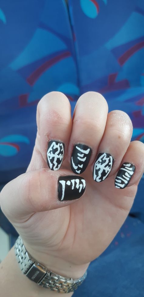 skyrim dragon shout fus ro dah nail art Skyrim Nail Art, Skyrim Nails, Skyrim Magic, Nail Art Logo, Fus Ro Dah, Normal Nails, Skyrim Dragon, Logo Dragon, Skyrim