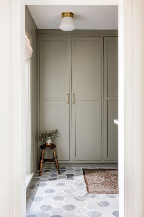 Small Mudroom, Small Mudroom Ideas, Mudroom Cabinets, Modern Remodel, Mudroom Laundry Room, Hexagon Tile, Mud Room Storage, Mudroom Design, Cabinet Color