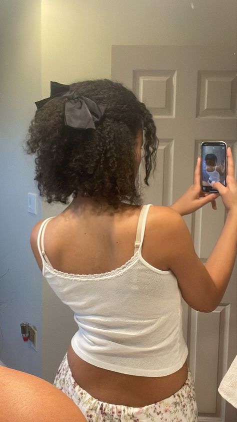 Bow In Natural Hair, Coquette Natural Hair, Big Bow Hairstyle, Twa Hairstyles, Quick Natural Hair Styles, Cute Curly Hairstyles, Bow Hairstyle, Hairdos For Curly Hair, Natural Curls Hairstyles