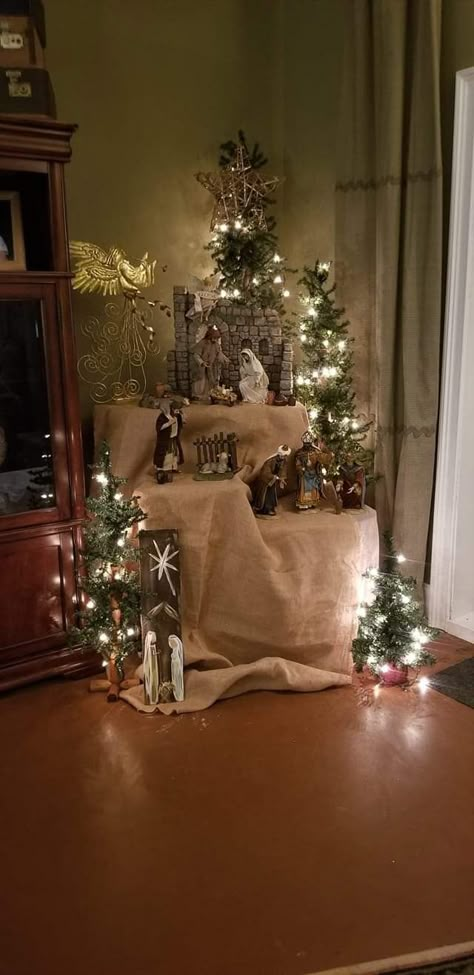 Manger Diy Nativity, Church Nativity Displays, Manger Scene Display Ideas, Nativity Themed Christmas Tree, Nativity Scene Display Indoor Ideas, Nativity Scene Decor Ideas, Nativity Set Display Ideas, Nativity Images, Nativity Diy