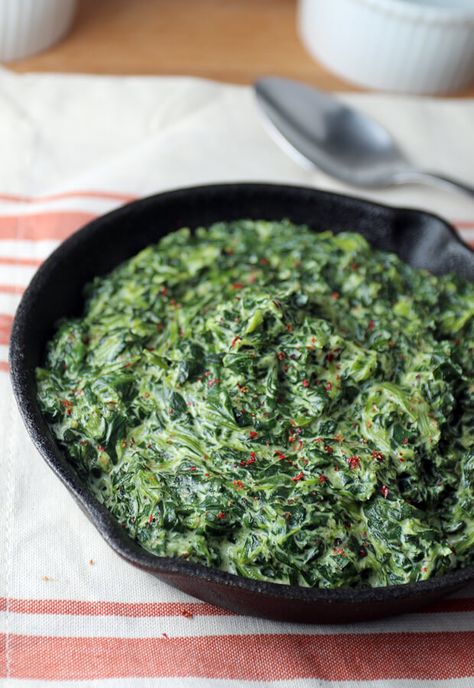 A super simple #keto creamed spinach recipe for those #lazy nights where you don't want to spend too much time cooking! Shared via http://www.ruled.me/ Keto Creamed Spinach Recipe, Keto Creamed Spinach, Creamed Spinach Recipe, Spinach Recipe, Keto Cream, Low Carb Side Dishes, Keto Side Dishes, Vegetarian Keto, Creamed Spinach