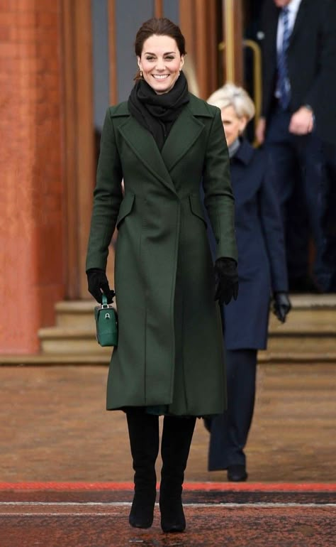 Princess Catherine Dresses, Catherine Middleton Style, Netherlands Winter, Trench Coat Winter, Kate Middleton Style Outfits, Duchesse Kate, Long Coat Outfit, Looks Kate Middleton, Kate Middleton Dress