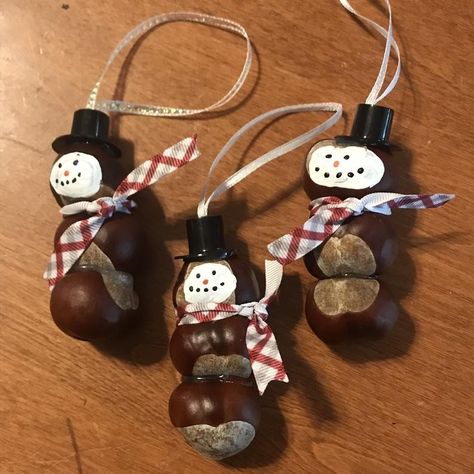 Craft Ideas Using Buckeyes, Things To Make With Conkers, Buckeye Nut Crafts Diy, Crafts Using Buckeyes, Buckeye Nut Crafts, Buckeye Ornaments Diy, Crafts With Buckeyes, Buckeye Crafts Ideas, Buckeye Decorations