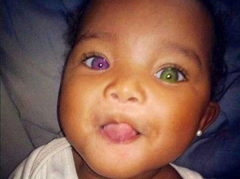 26 Fascinating Pics Of Things You Don't See Everyday - Wow Gallery Interracial Babies, Rare Eye Colors, Rare Eyes, Mixed Boy, Beautiful Black Babies, African Children, Most Beautiful Eyes, Boys With Curly Hair, Mixed Kids