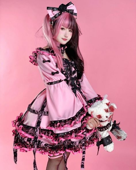 Pink Vampire Aesthetic, Draculaura Redesign, Bittersweet Lolita, Pink And Black Goth, Pink Vampire, Idol Costume, Wilted Rose, Vampire Clothes, Pink Goth