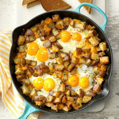 Breakfast Potatoes With Eggs, Potatoes With Eggs Breakfast, Stove To Oven Recipes Dinners, Cast Iron Egg Bake Breakfast Recipes, Fried Potatoes And Eggs Breakfast, Potatoe And Egg Recipes, Eggs And Potatoes Skillet, Breakfast Potato Skillet, Breakfast Potatoes Skillet With Eggs