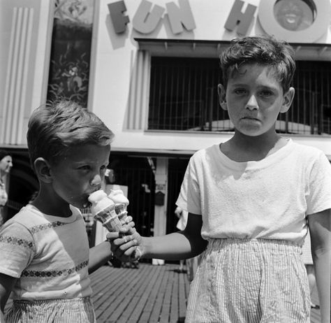 1955...What a good big bro Ice Cream Pictures, King Picture, Eating Ice, Vintage Ice Cream, Eating Ice Cream, Fine Photography, People Eating, Vintage Pictures, Vintage Photographs