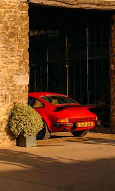 Old Porsche Wallpaper, Porche Vintage, Old Porsche, Oxfordshire Countryside, Weekend Aesthetic, Soho Farmhouse, Porsche Classic, Cars And Coffee, Classy Cars