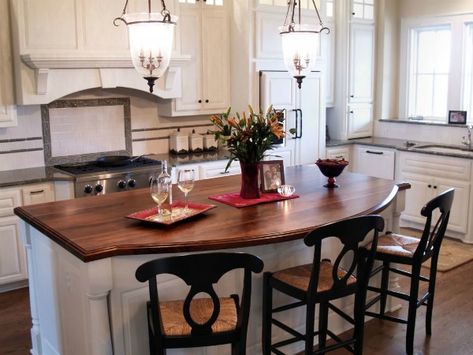 13 Luxurious Curved Countertop Ideas for Your Kitchen Island Curved Kitchen Island, Island Countertop, Butcher Block Island Kitchen, Curved Kitchen, Countertop Ideas, Kabinet Dapur, Island Countertops, Diy Kitchen Island, Kitchen Farmhouse