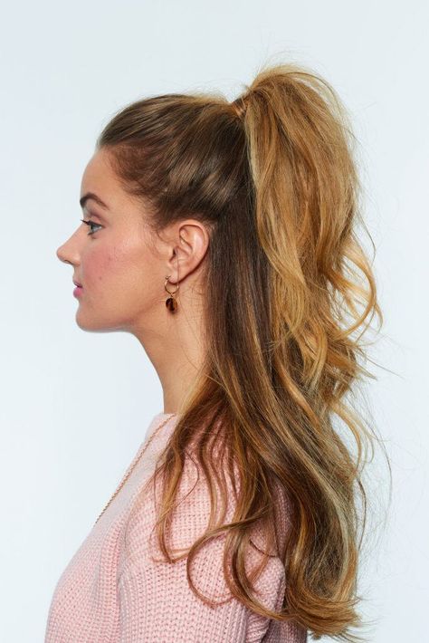 The High Half Pony: How to Create This Ultra Girly Hairstyle Half Pony Hairstyles, Media Cola, Ponytail Hairstyles Tutorial, Girly Hairstyles, Hair Half Up Half Down, Pony Hairstyles, High Pony, High Ponytail Hairstyles, Half Ponytail