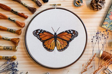 Realistic Embroidery, Cd Wall Art, Long And Short Stitch, Learning To Embroider, Contemporary Embroidery, Stitching Techniques, Craft Area, Creative Embroidery, Sewing Embroidery Designs