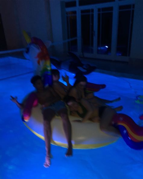 #summer #friends #poolparty #neon #summerstyle #friendship #party #swimmingpools #nightlife Girl In Pool Night, Pool Photos With Friends, Photos With Friends, Friendship Party, Pool Photos, Summer Friends, Boy And Girl, Pool Party, Night Life