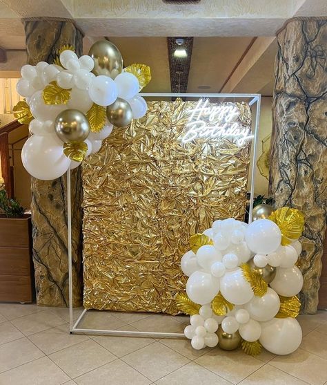 Gold Foil Backdrop, Eid Ul Fitr Decorations, Gold Foil Wall, Party Rental Ideas, Birthday Theme Decoration, Birthday Room Decorations, Graduation Party Planning, Simple Birthday Decorations, Shimmer Wall