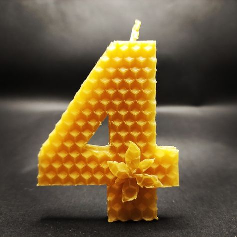 birthday number candle from beeswax sheets Bee Wax Candles Ideas, Beeswax Sheet Candles, Beeswax Birthday Candles, Beeswax Scented Candles, Beeswax Candles Diy, Bees Wax Candles, Rolled Beeswax Candles, Diy Candles Easy, Short Beeswax Candles