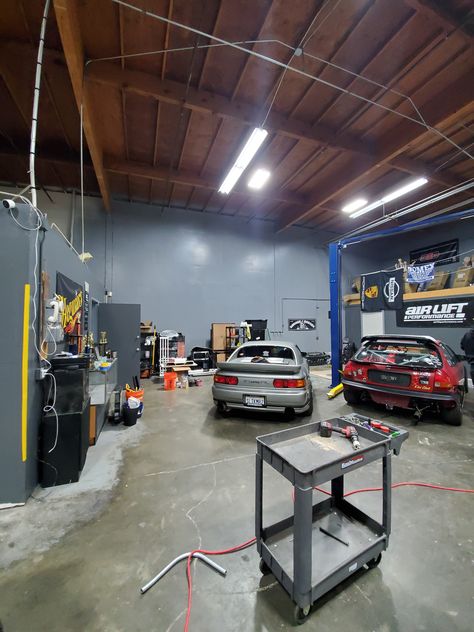 Car Shop Garage Workshop, Car Shop Aesthetic, Mechanics Shop Aesthetic, Car Workshop Aesthetic, Mechanic Lifestyle, Mechanic Workshop, Auto Shop, Car Dealership Aesthetic, Garage Aesthetic