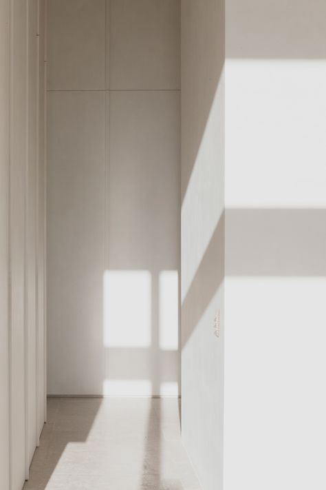 Penthouse Apartment Interior, Light And Shadow Photography, Shadow Light, Scandi Design, Penthouse Apartment, Graphic Design Studio, Minimalist Photography, 背景 シンプル, Minimalist Architecture