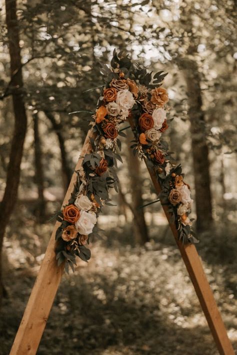 Sweetheart Table Backdrop, Small Weddings Ceremony, Classic Love, Flower Arch, Wedding Arch Flowers, Hanging Vines, Wedding Ceremony Backdrop, Wedding Inspired, Woodland Scene