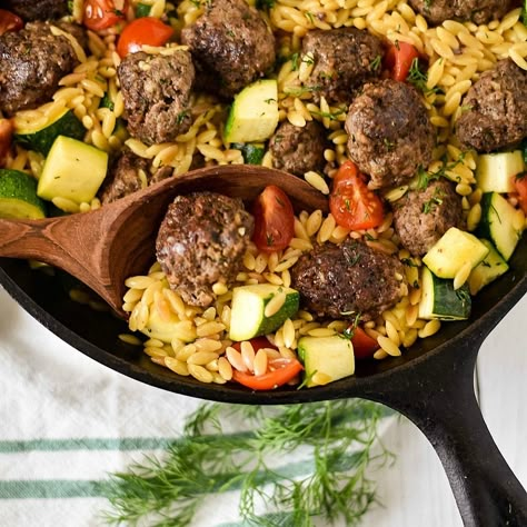 Greek Meatballs and Lemon Orzo Skillet Sourdough Pasta Recipe, Meatball Skillet, Orzo Skillet, Greek Turkey Meatballs, Zucchini And Tomatoes, Chicken Fajita Pasta, Greek Meatballs, Lemon Orzo, Spiced Beef